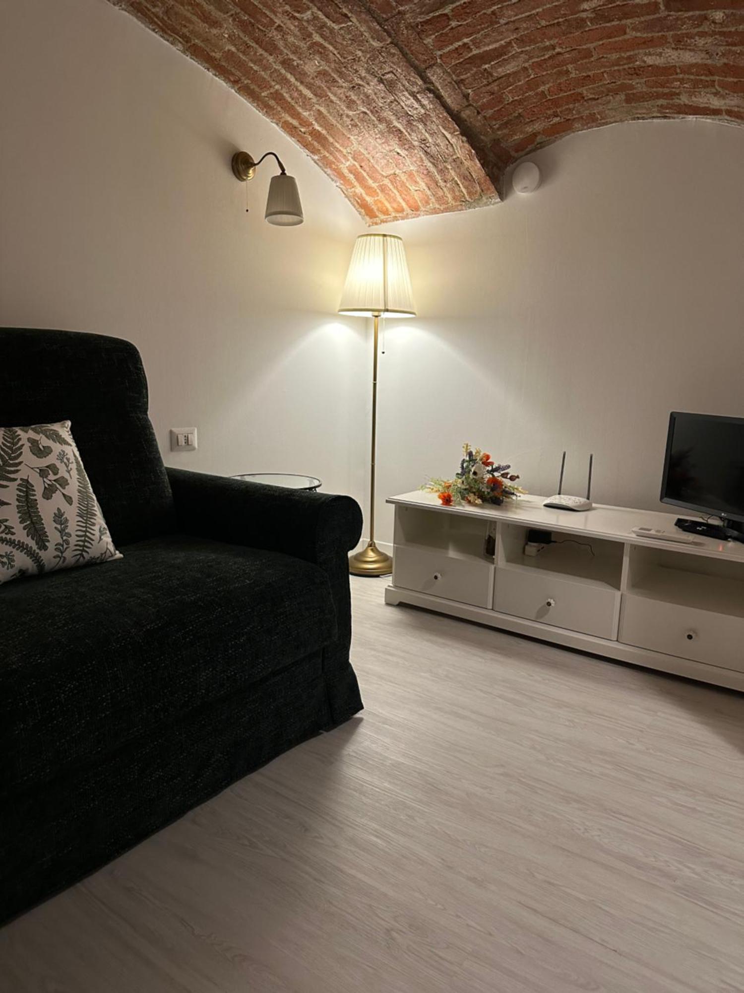 Flowers, A Cozy Suite In Milán Exterior foto