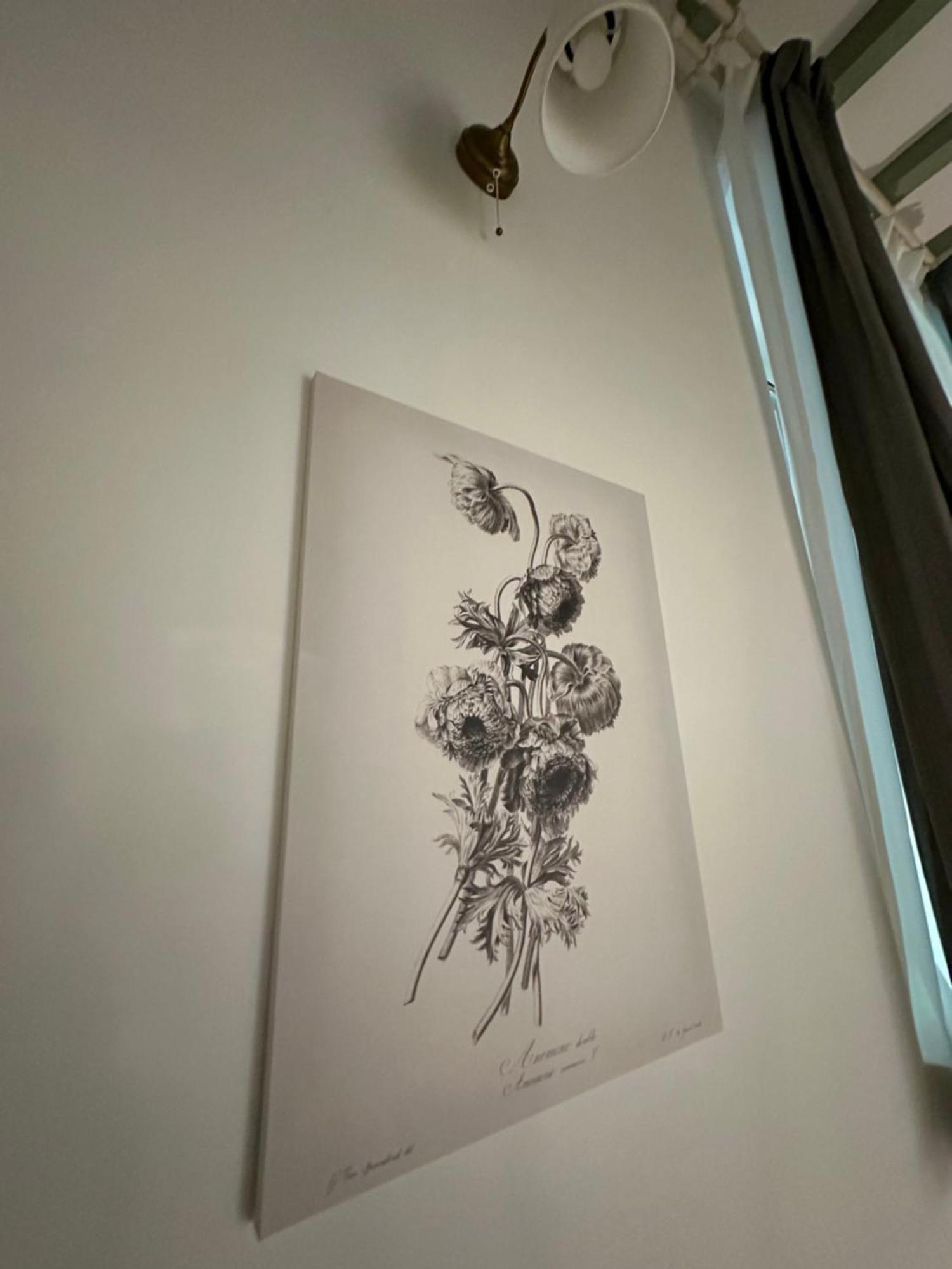 Flowers, A Cozy Suite In Milán Exterior foto